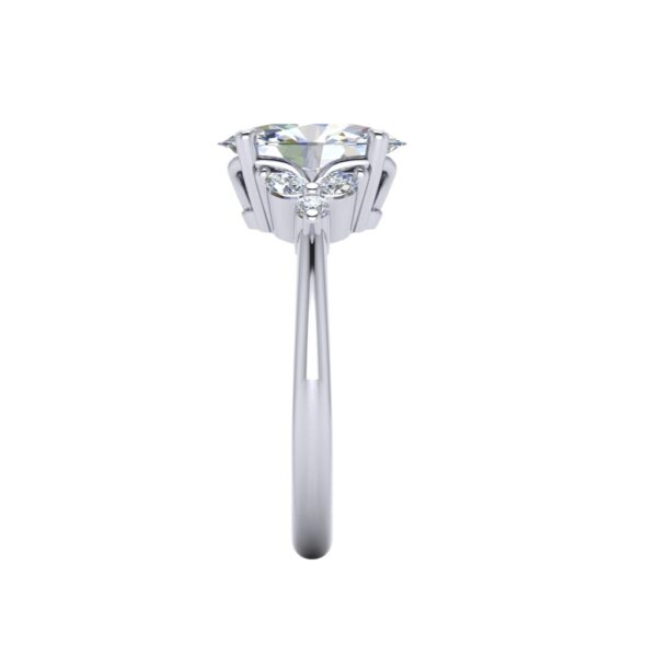 oriana - engagement ring with platinum metal and oval shape diamond oriana - engagement ring with platinum metal and oval shape diamond