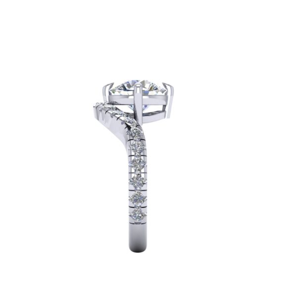 chloe - engagement ring with platinum metal and round shape diamond